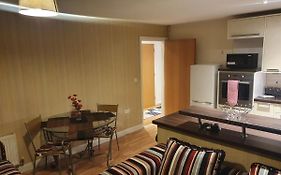 Two Bedroom Apartment, Free Parking, Close To Uclan And Free Wifi