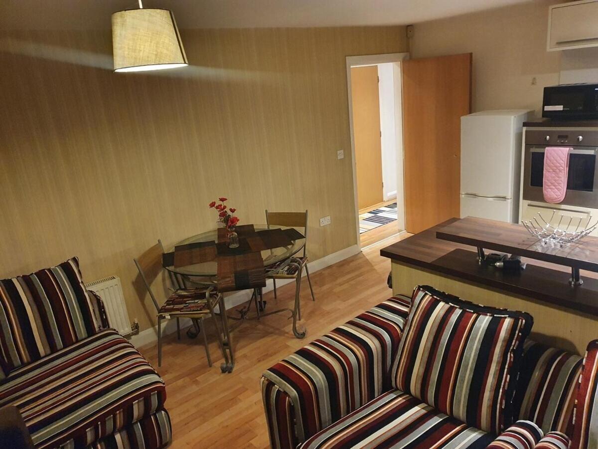 Two Bedroom Apartment, Free Parking, Close To Uclan And Free Wifi Preston  Exterior photo