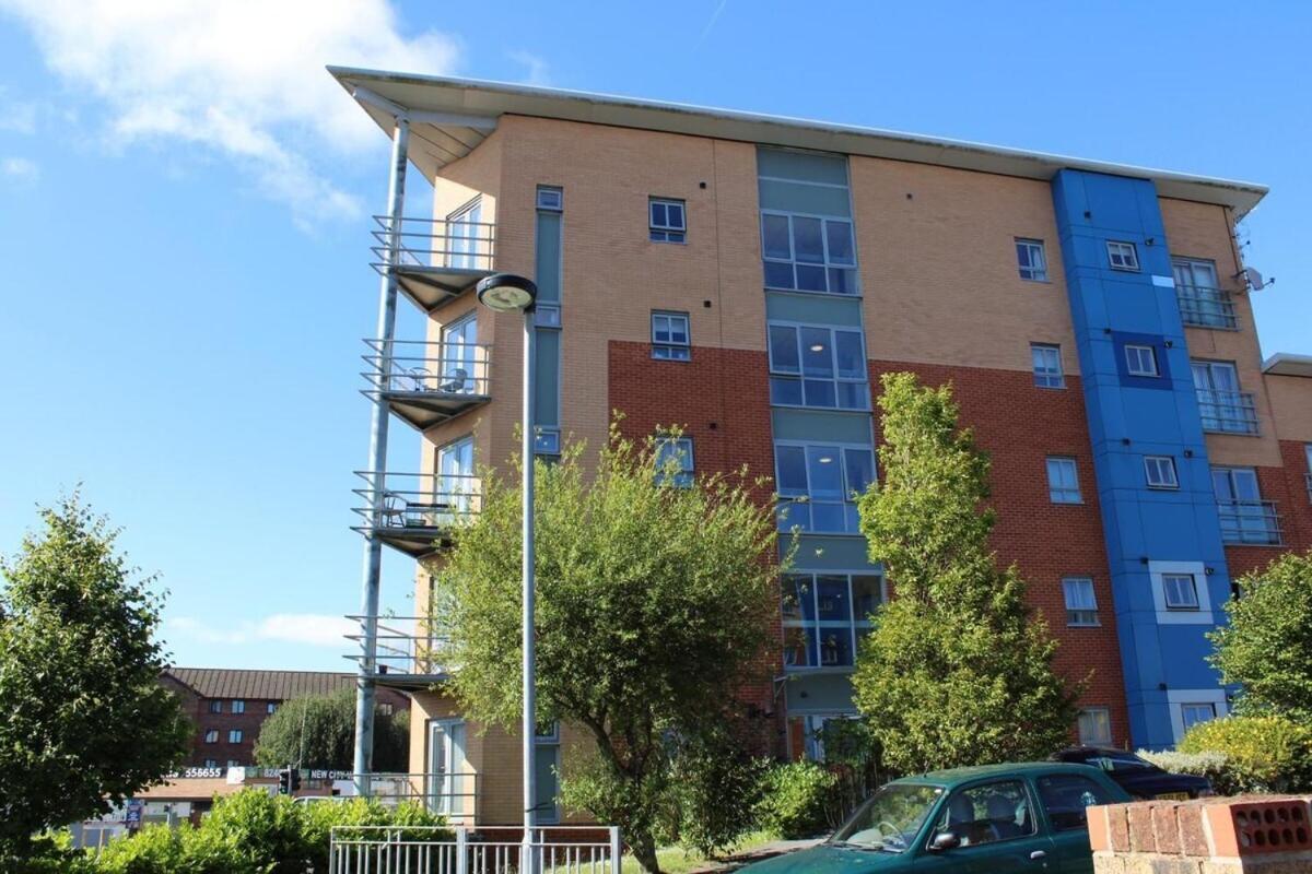Two Bedroom Apartment, Free Parking, Close To Uclan And Free Wifi Preston  Exterior photo