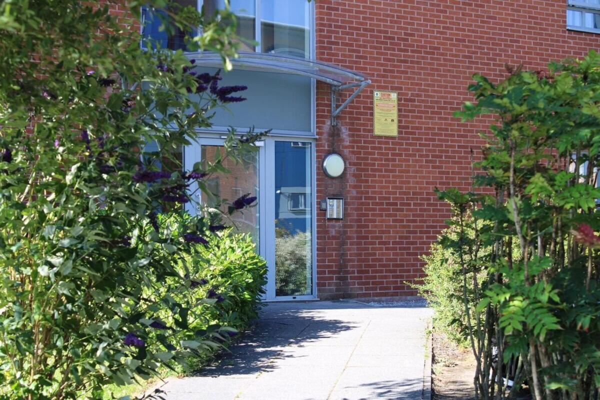 Two Bedroom Apartment, Free Parking, Close To Uclan And Free Wifi Preston  Exterior photo