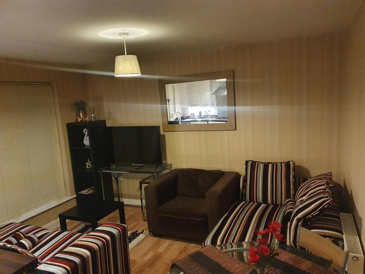 Two Bedroom Apartment, Free Parking, Close To Uclan And Free Wifi Preston  Exterior photo