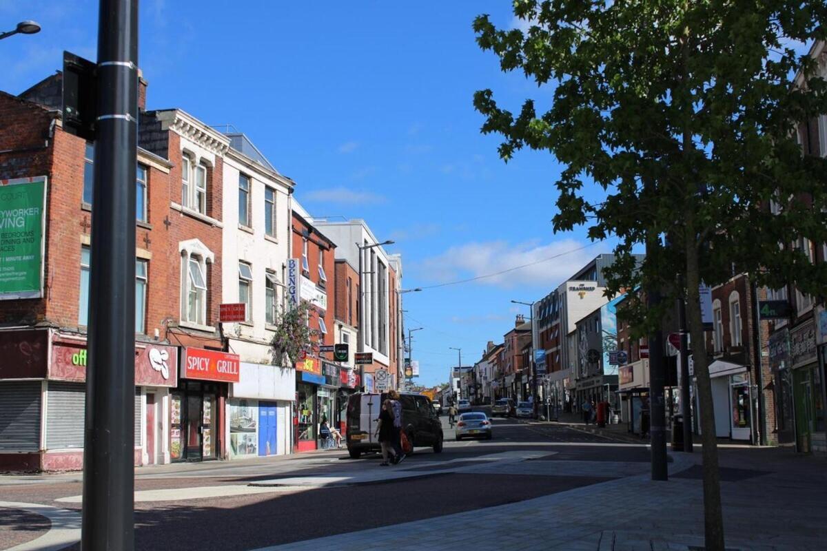 Two Bedroom Apartment, Free Parking, Close To Uclan And Free Wifi Preston  Exterior photo