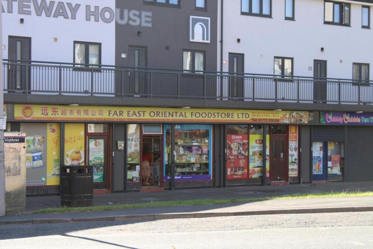 Two Bedroom Apartment, Free Parking, Close To Uclan And Free Wifi Preston  Exterior photo