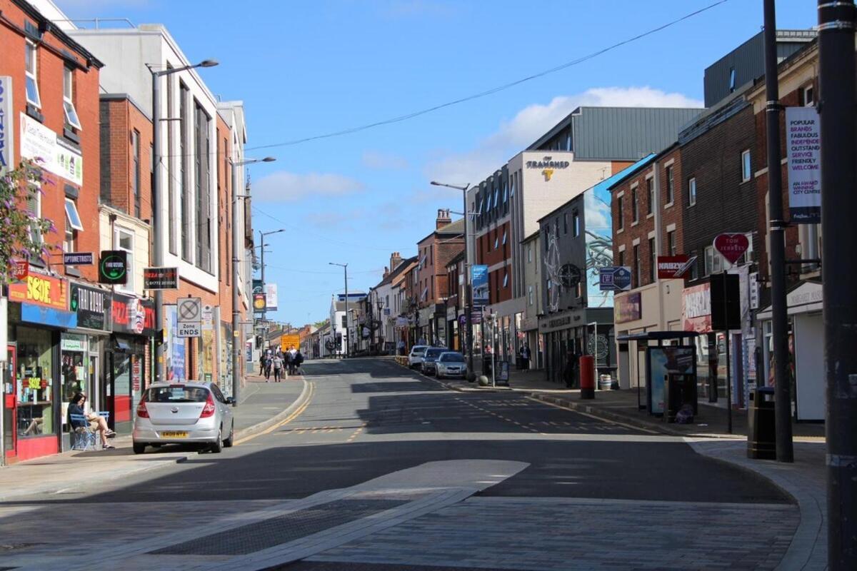 Two Bedroom Apartment, Free Parking, Close To Uclan And Free Wifi Preston  Exterior photo