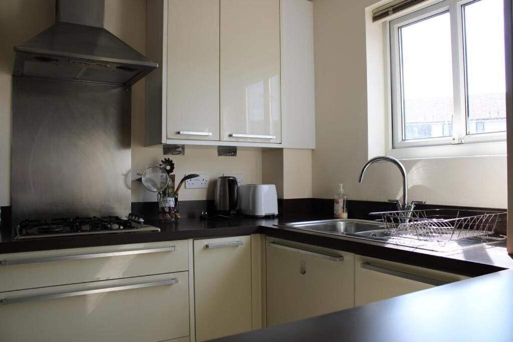 Two Bedroom Apartment, Free Parking, Close To Uclan And Free Wifi Preston  Exterior photo