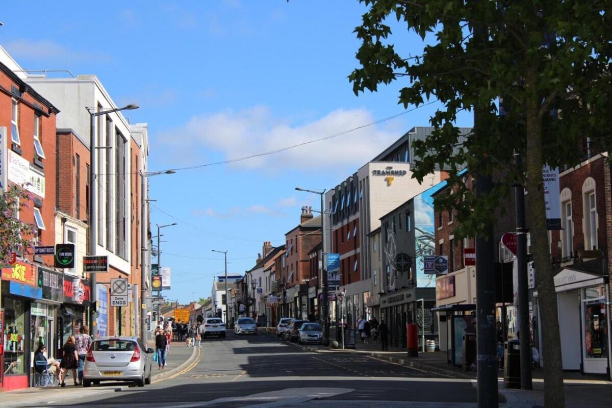 Two Bedroom Apartment, Free Parking, Close To Uclan And Free Wifi Preston  Exterior photo