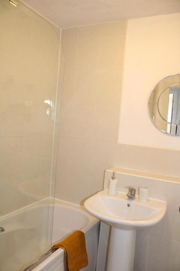 Two Bedroom Apartment, Free Parking, Close To Uclan And Free Wifi Preston  Exterior photo