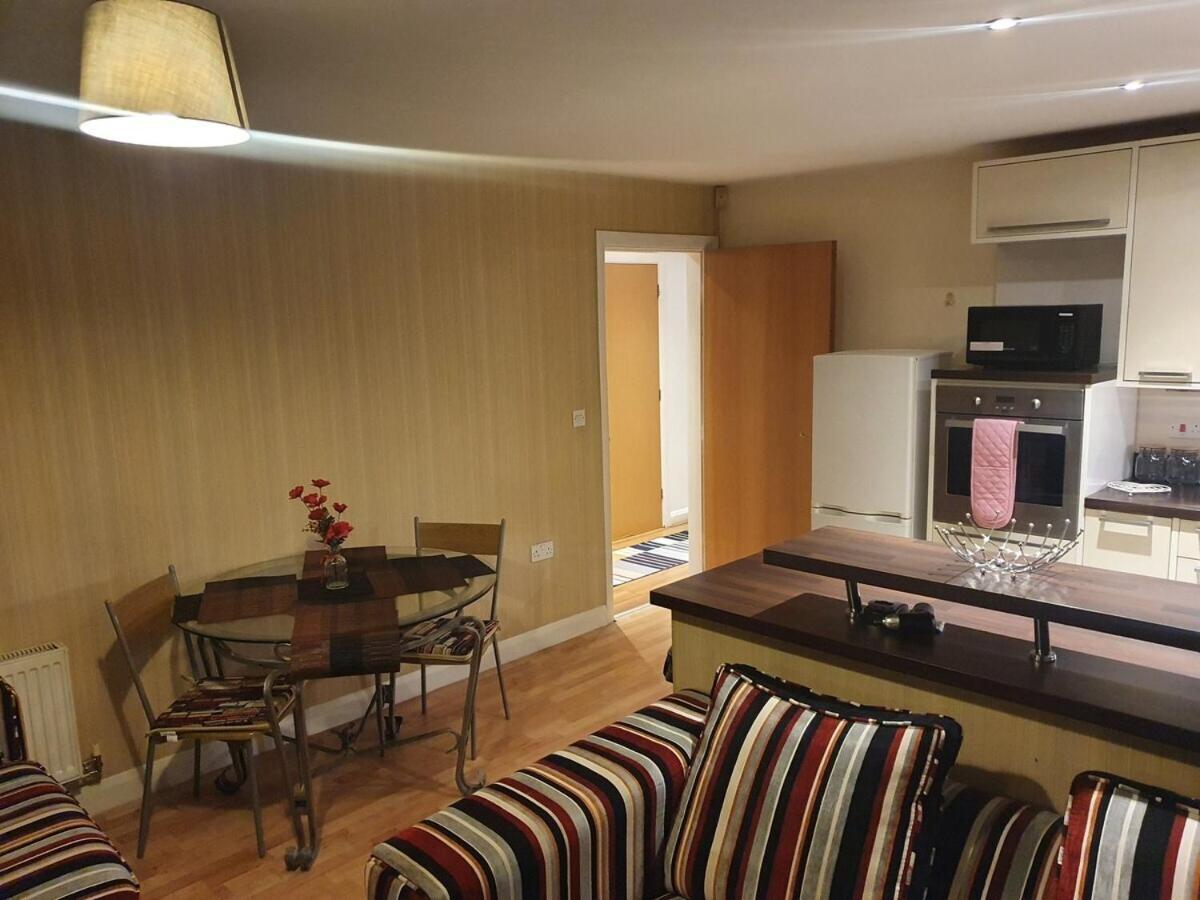 Two Bedroom Apartment, Free Parking, Close To Uclan And Free Wifi Preston  Exterior photo