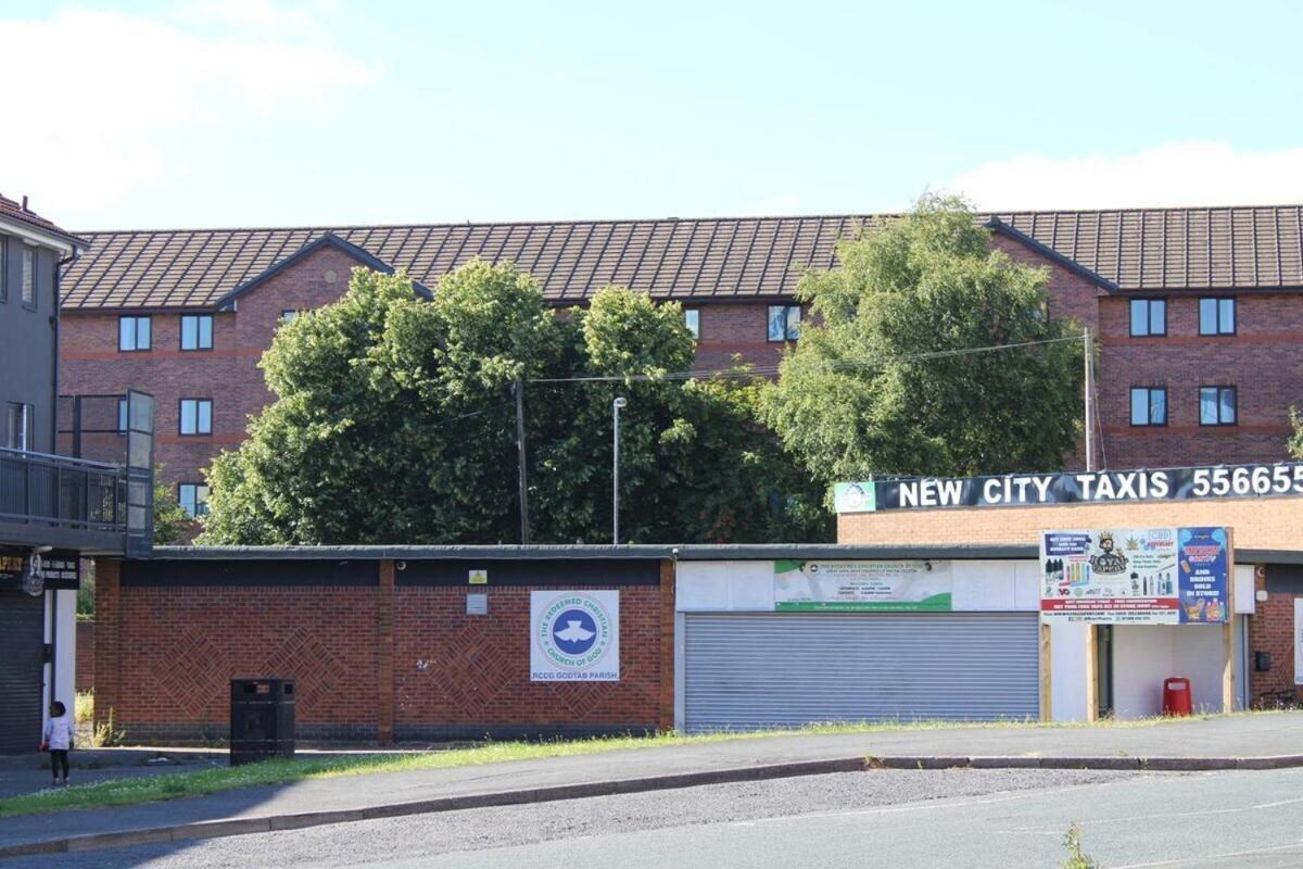 Two Bedroom Apartment, Free Parking, Close To Uclan And Free Wifi Preston  Exterior photo