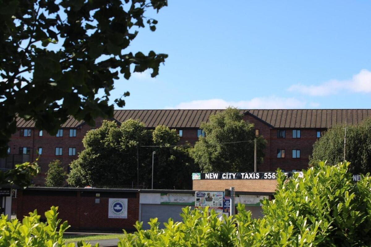 Two Bedroom Apartment, Free Parking, Close To Uclan And Free Wifi Preston  Exterior photo
